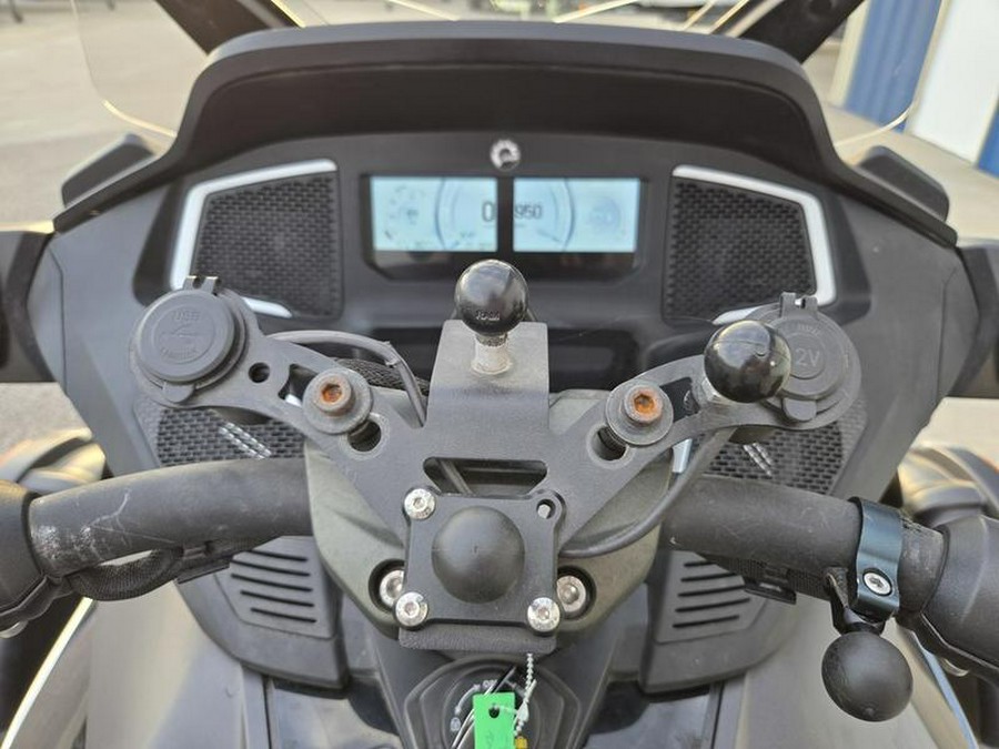 2022 Can-Am® Spyder RT Limited Chrome Wheels