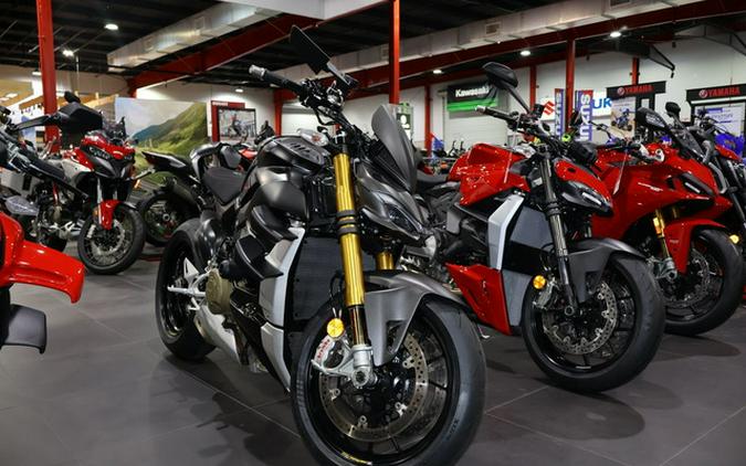 2020 Ducati Streetfighter V4 S Review (25 Fast Facts)