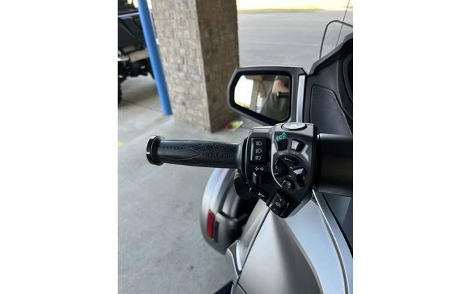 2014 Can-Am Spyder® RT - SE6