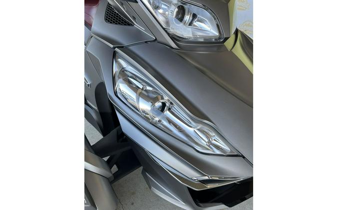 2014 Can-Am Spyder® RT - SE6