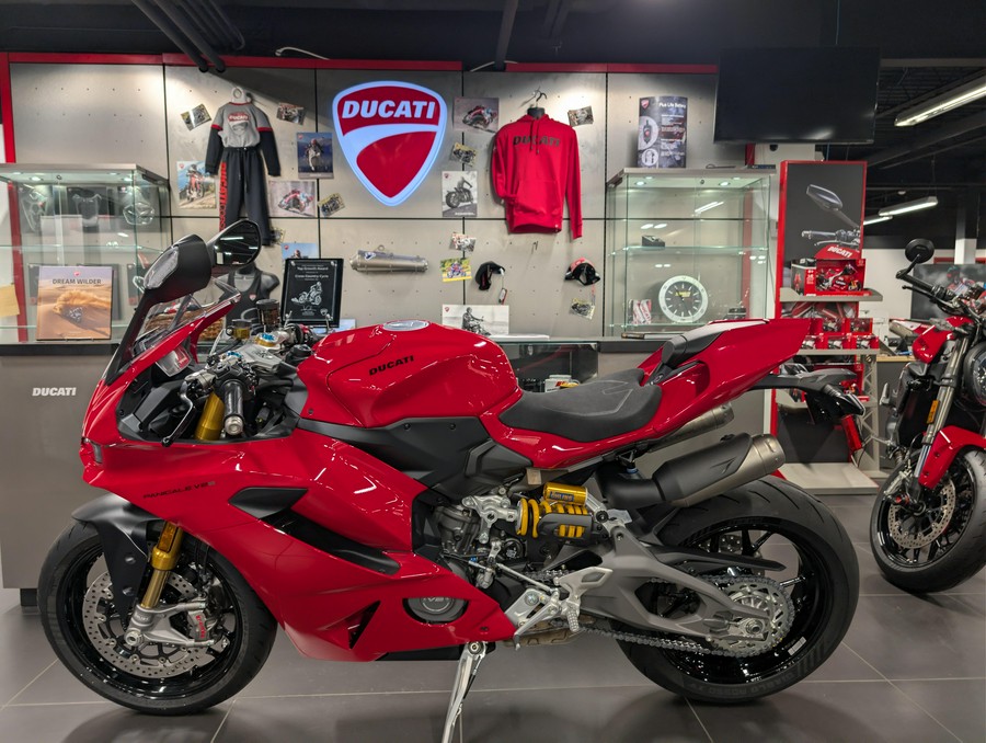 2026 Ducati PANIGALE V2S