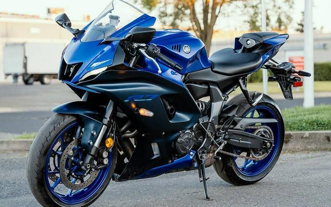 2023 Yamaha YZF-R7 Blue