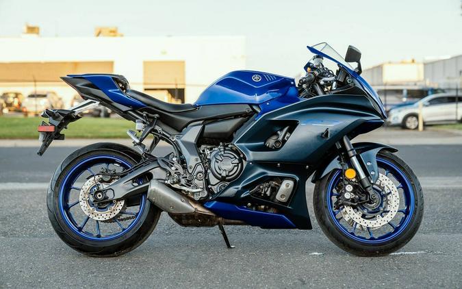 2023 Yamaha YZF-R7 Blue