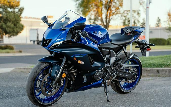2023 Yamaha YZF-R7 Blue