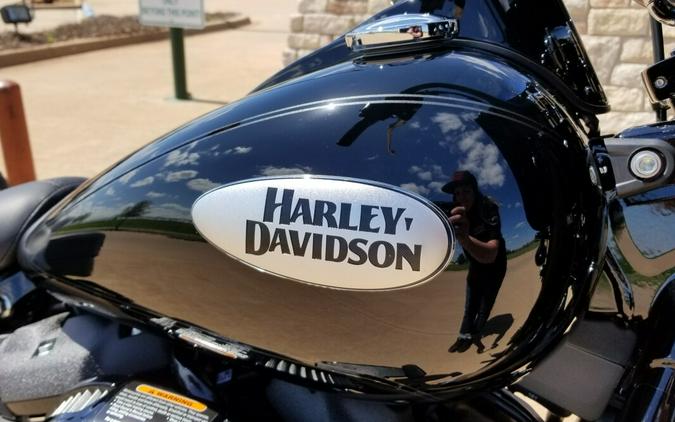 2023 Harley-Davidson® Heritage Classic Vivid Black