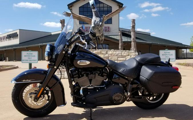 2023 Harley-Davidson® Heritage Classic Vivid Black