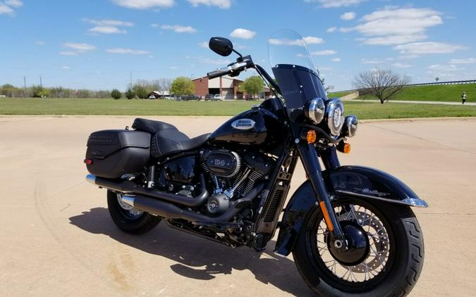 2023 Harley-Davidson® Heritage Classic Vivid Black