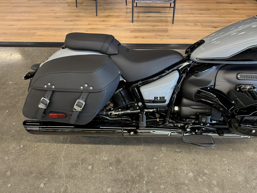 2025 BMW R 18 Classic - BLACKED OUT PKG - BROOKLYN GRAY METALLIC.. DEMO!!