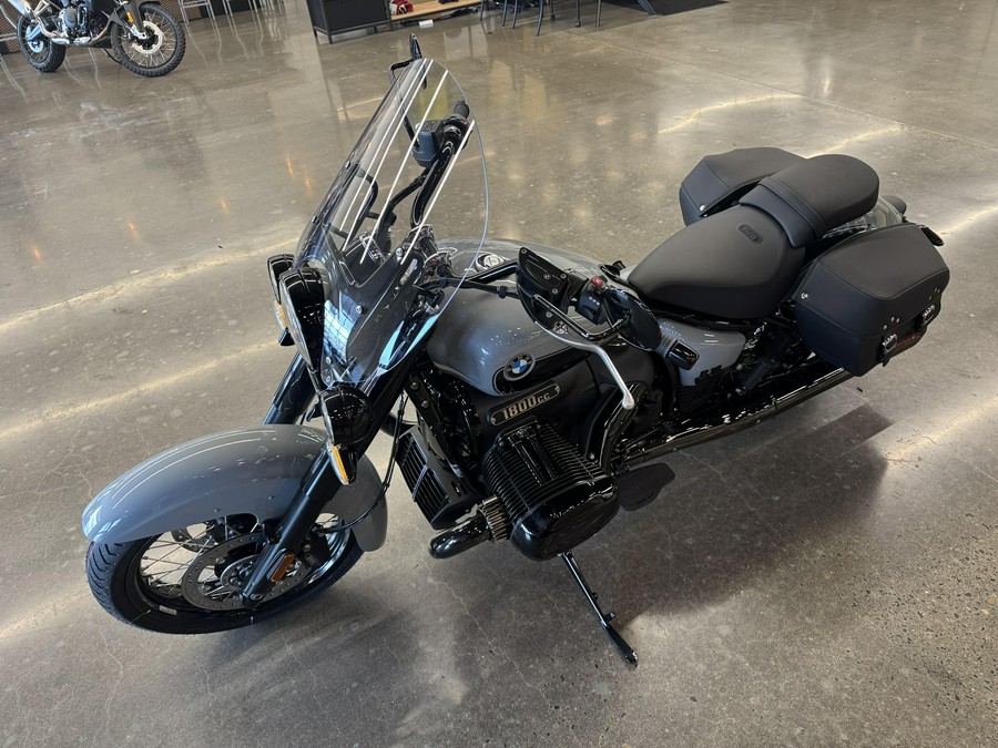 2025 BMW R 18 Classic - BLACKED OUT PKG - BROOKLYN GRAY METALLIC.. DEMO!!