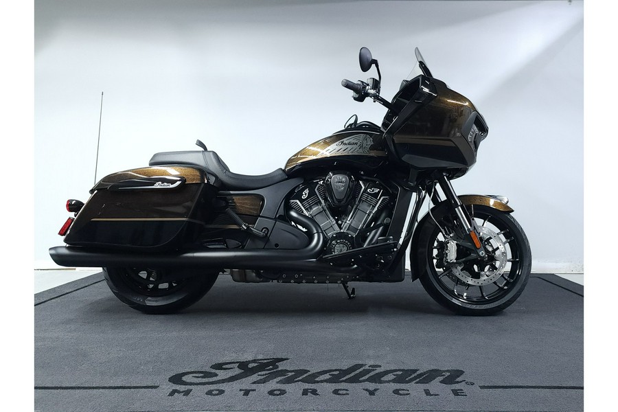 2024 Indian Motorcycle Challenger Dark Horse® with PowerBand Audio Package-$2000 CUSTOMER CASH!