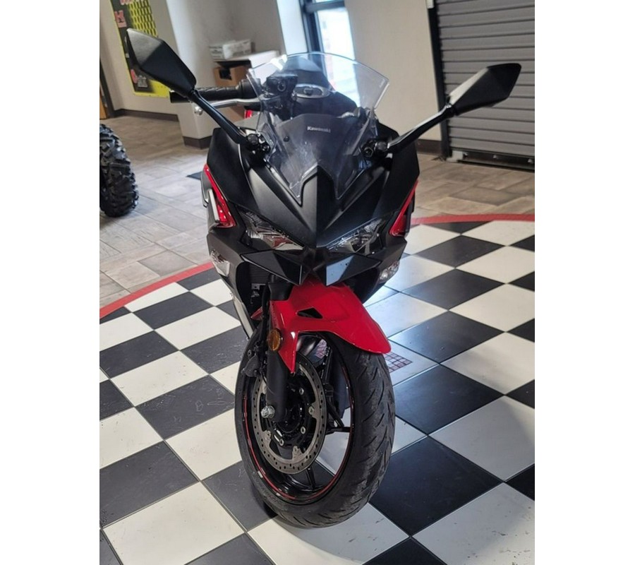 2024 Kawasaki Ninja® 500 ABS Passion Red/Metallic Flat Spark Black