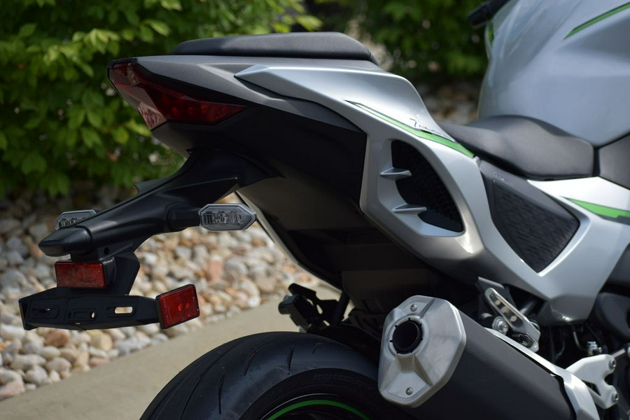 2024 Kawasaki Ninja® 7 Hybrid ABS