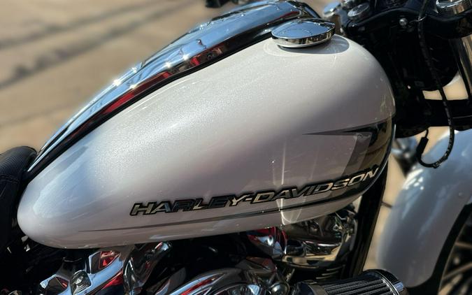 2024 HARLEY Softail Breakout