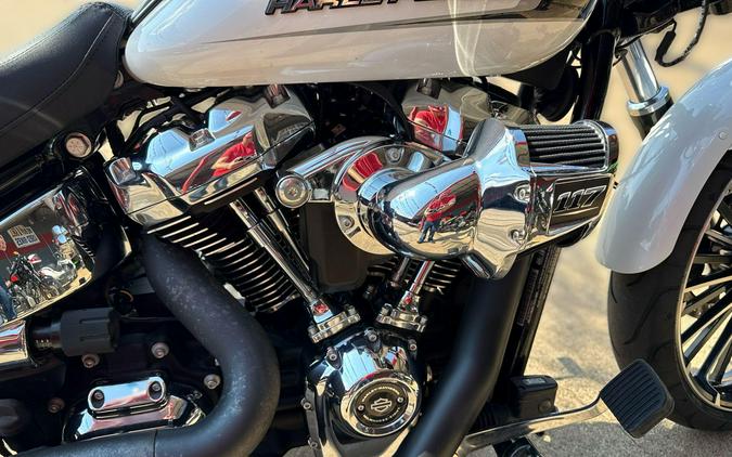 2024 HARLEY Softail Breakout