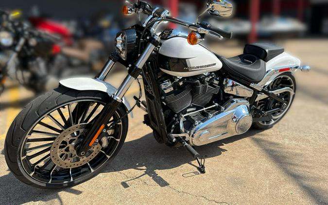 2024 HARLEY Softail Breakout