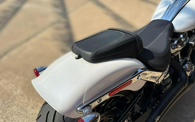 2024 HARLEY Softail Breakout