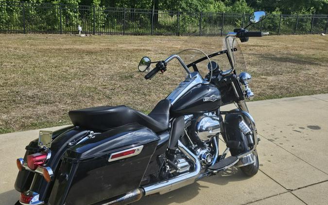 2014 Police Road King Exclusive - Vivid Black - Peace Officer