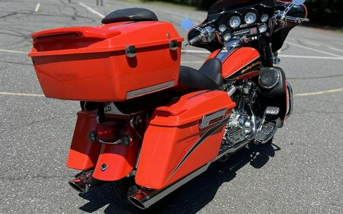 2004 Harley-Davidson® FLHTCSE