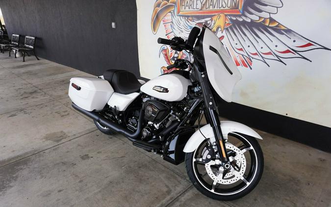 2024 Harley-Davidson Street Glide® White Onyx Pearl - Black Finish