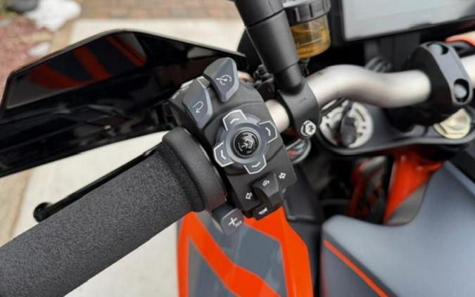 2023 KTM 1290 Super Duke GT