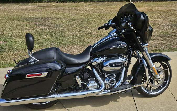 2023 Harley-Davidson® Street Glide® Vivid Black