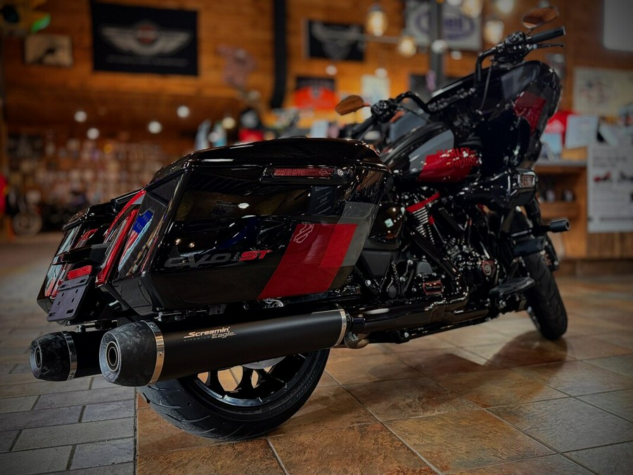 2025 Harley-Davidson® CVO™ Road Glide® ST Hot Lap