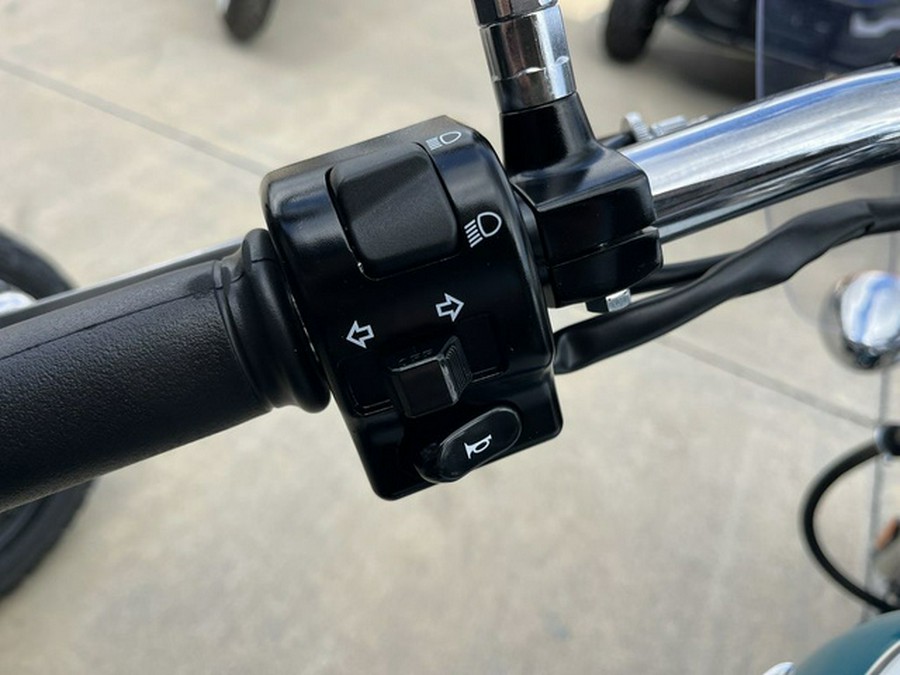 2022 Kawasaki Vulcan 900 Classic