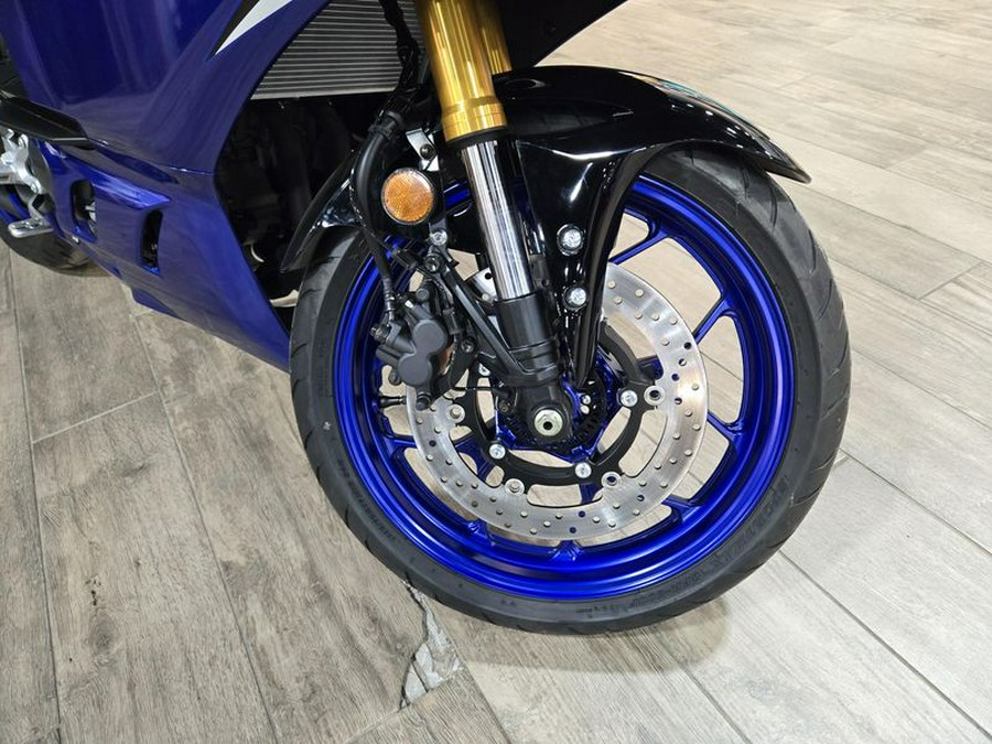 New 2025 YAMAHA YZFR3 ABS