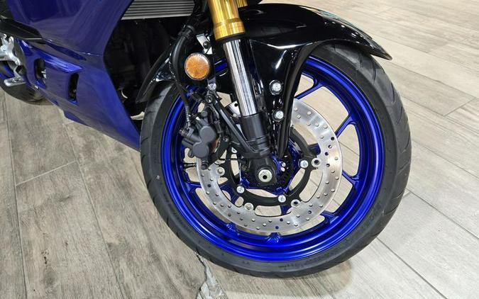 New 2025 YAMAHA YZFR3 ABS
