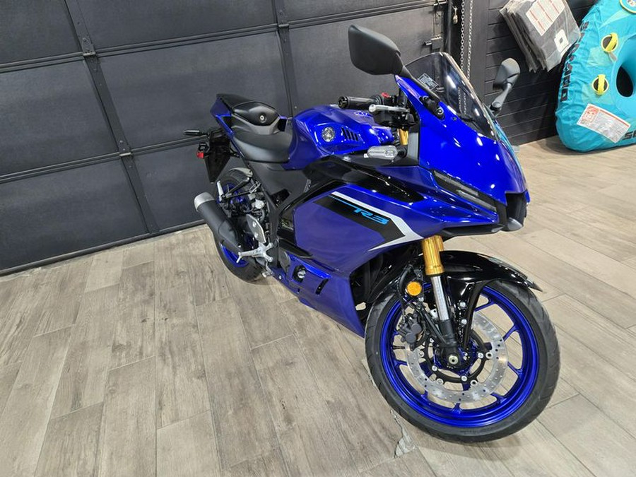 New 2025 YAMAHA YZFR3 ABS