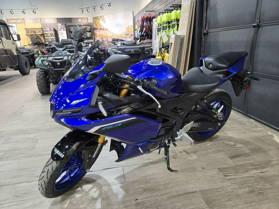 New 2025 YAMAHA YZFR3 ABS