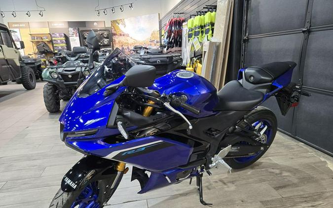 New 2025 YAMAHA YZFR3 ABS
