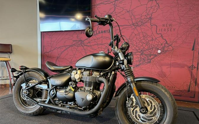 2018 Triumph Bonneville Bobber Black Matt Jet Black