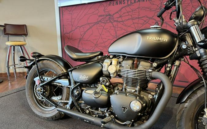 2018 Triumph Bonneville Bobber Black Matt Jet Black