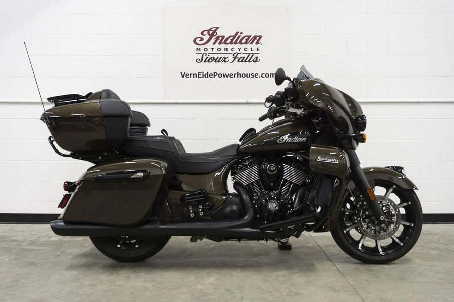 2023 Indian Motorcycle® Roadmaster® Dark Horse® Bronze Pearl Metallic