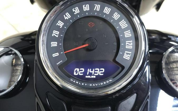 2019 Harley-Davidson® FLSL - Softail® Softail Slim®