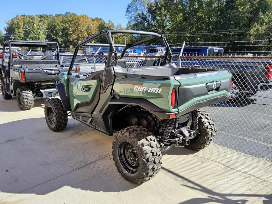 2026 Can-Am® Commander DPS 700