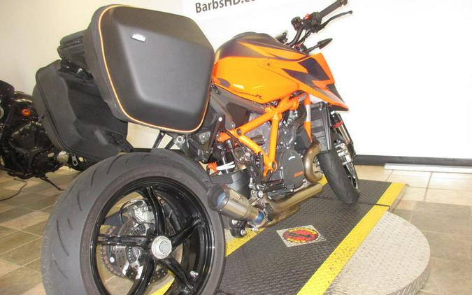 Video: Watch our 2020 KTM 1290 Super Duke R...