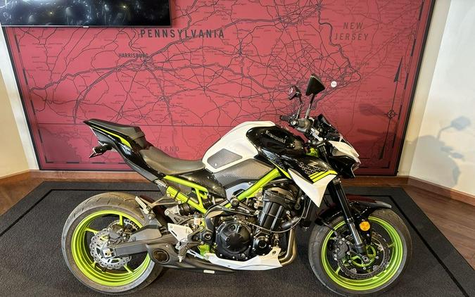 2021 Kawasaki Z900 ABS Pearl Blizzard White/Metallic Spark Black