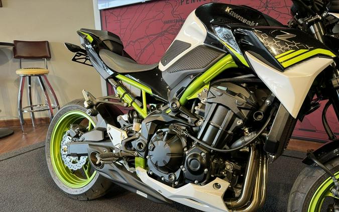 2021 Kawasaki Z900 ABS Pearl Blizzard White/Metallic Spark Black