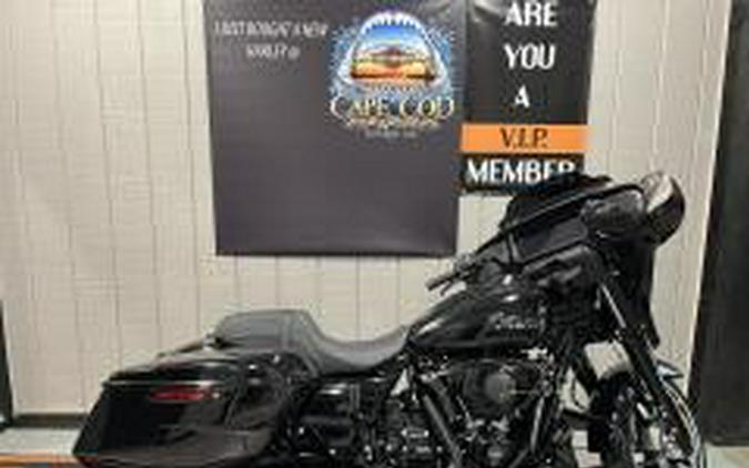 2026 Harley-Davidson® Street Glide® Vivid Black Black Trim