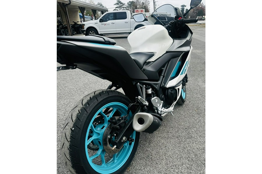 2024 Yamaha YZF-R3 ABS