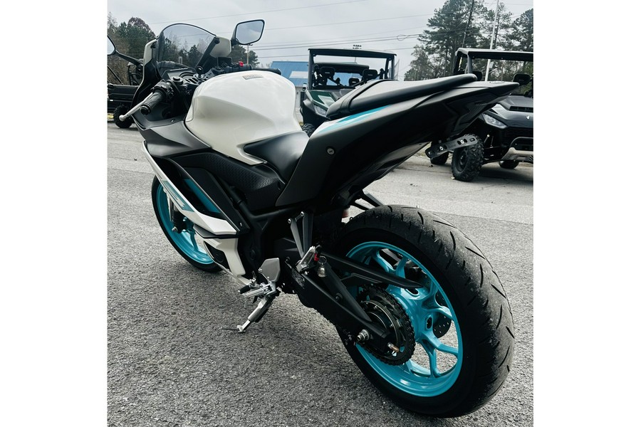 2024 Yamaha YZF-R3 ABS