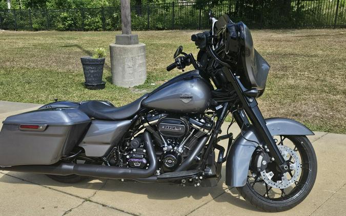 2021 Harley-Davidson® Street Glide® Special Gauntlet Gray Metallic - Black Finish
