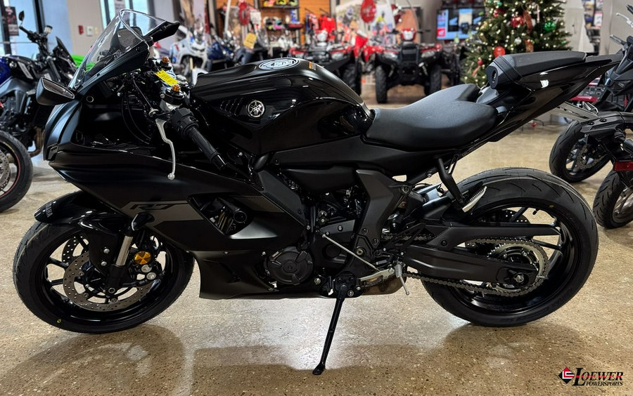 2025 Yamaha YZF-R7