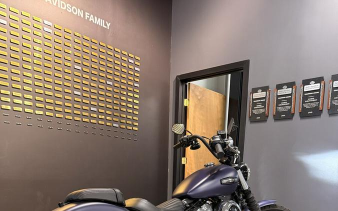 2025 Harley-Davidson® Street Bob® Purple Abyss Denim w/Laced Wheels