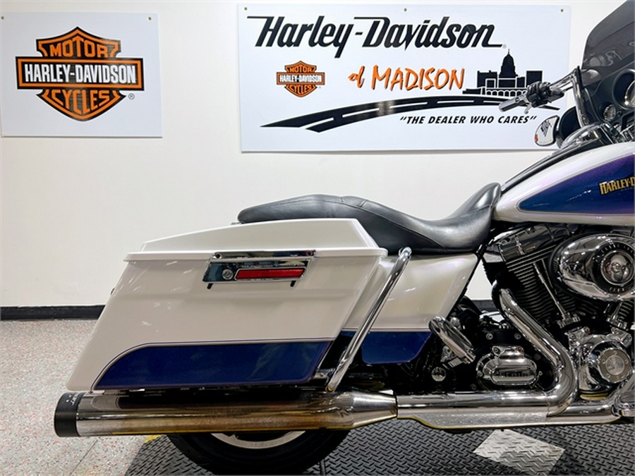 2010 Harley-Davidson Street Glide FLHX 37,179 Miles White Ice Pearl / Black Ice Pearl