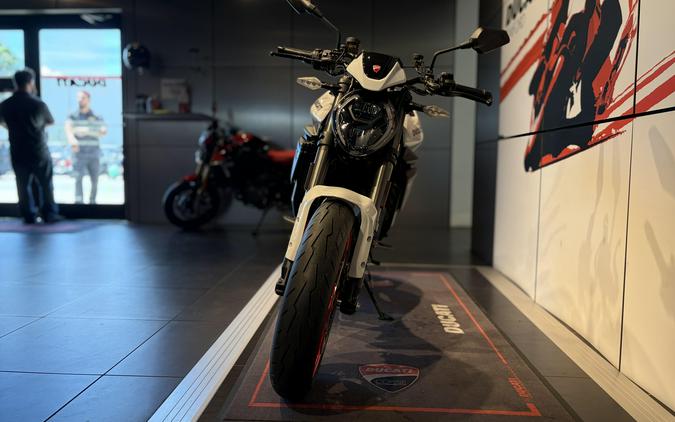 2027 Ducati MONSTER PLUS