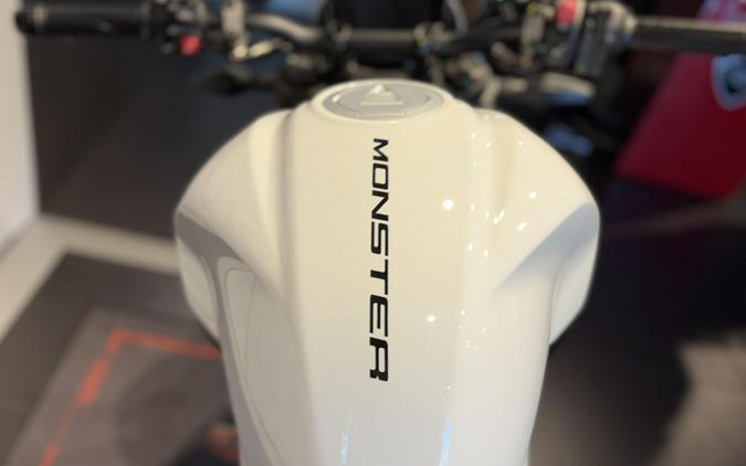 2027 Ducati MONSTER PLUS