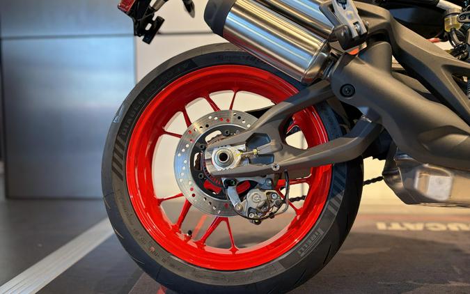 2027 Ducati MONSTER PLUS